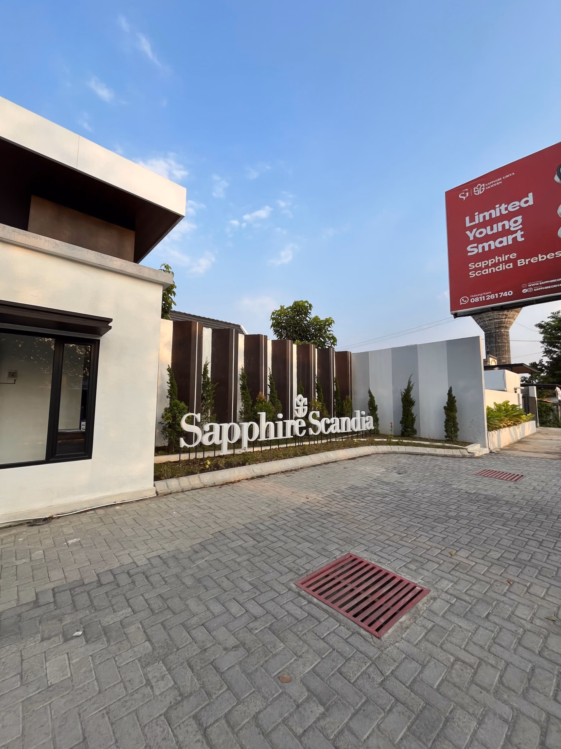Tampilan gerbang Sapphire Scandia Brebes